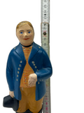 Keramik figur i Randers folkedragt.